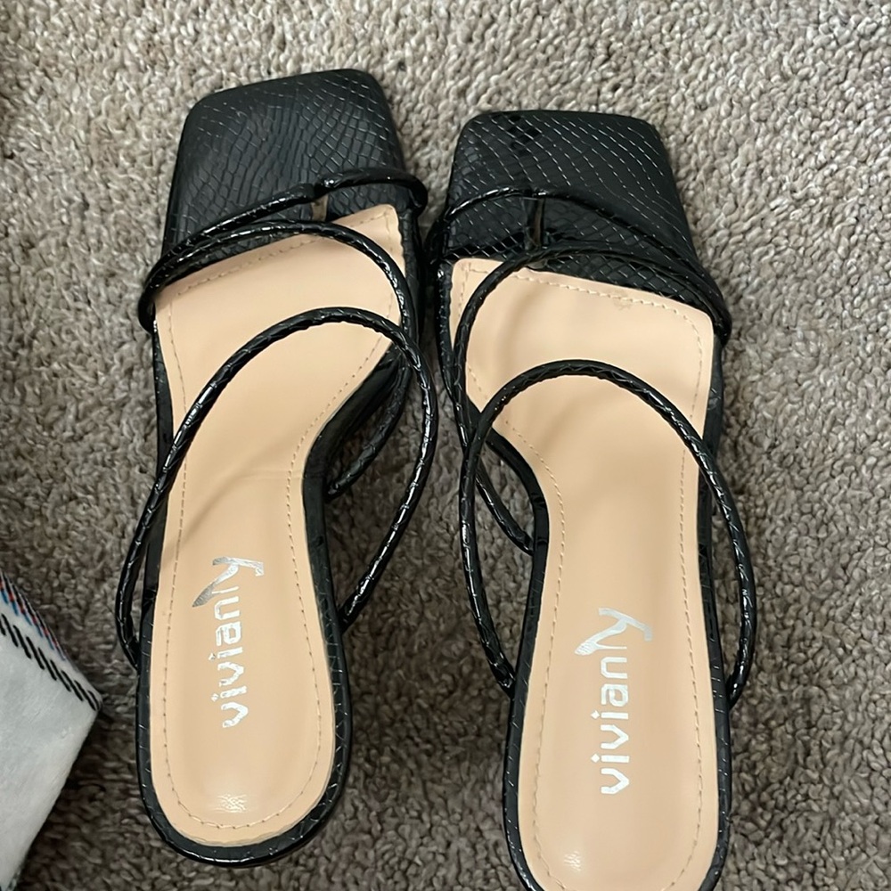 Vivianly black heels